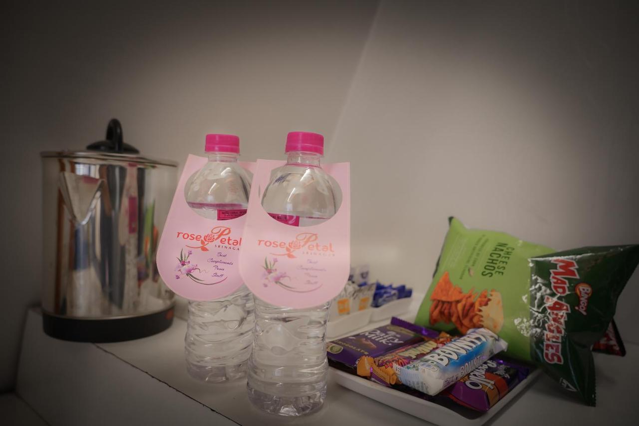 玫瑰花瓣酒店 Srīnagar 外观 照片